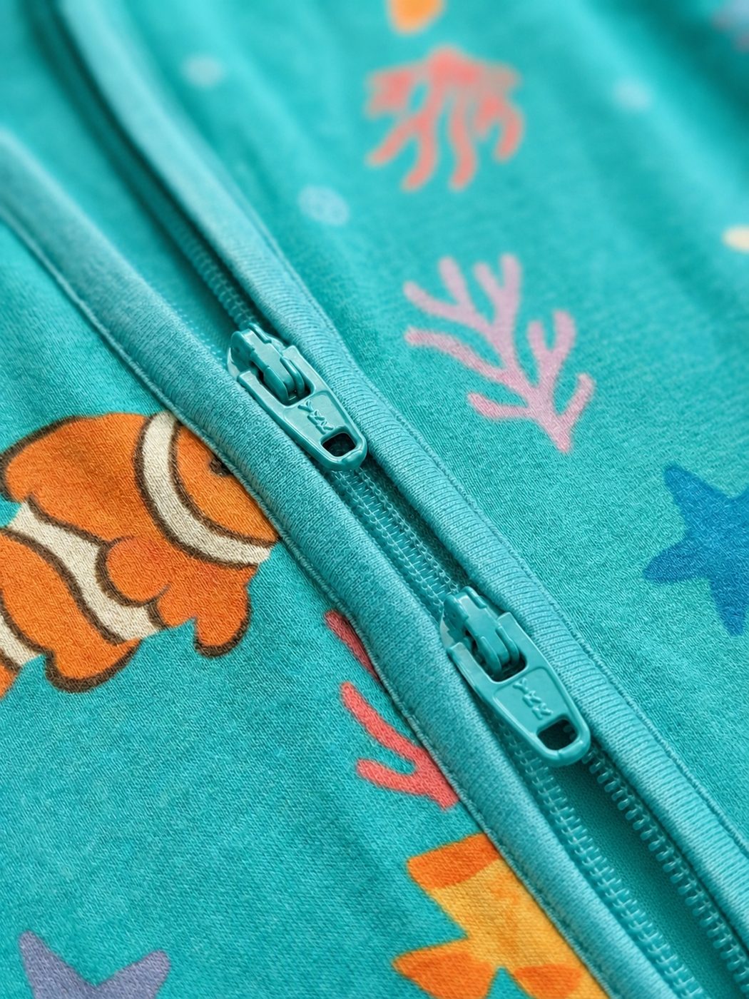 Two-way zipper detail